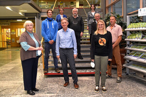 Foto mit 4 Frauen und fünf Männern
