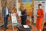 Bild:Landrat Thomas Karmasin (links(, Margret Kopp (mitte), Katrin Staffler (rechts)