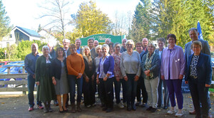 Gruppenfoto der ehemaligen Mitarbeiter.
