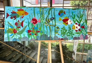 Gemaltes Bild -Unterwasserszene mit bunten Fischen, Wasserpflanzen auf blauem Hintergrund