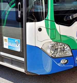 Foto von einem mit WLAN ausgestatteten Regionalbus