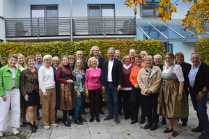 Gruppenfoto vor der Gaststätte Drechsler in Aich.