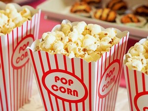 Popcorn in Papierschachtel