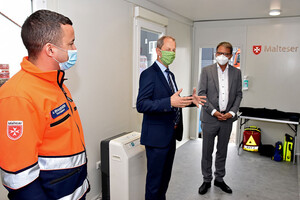 Foto: Landrat mit den Leitern des Testzentrums FFB