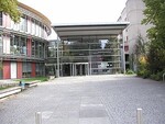 Eingangsbereich Landratsamt von außen.