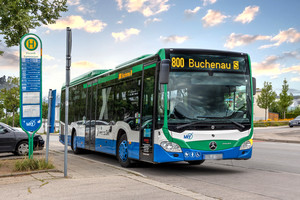 Bild zeigt Haltestelle und Bus