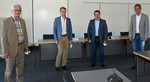 Foto: Zu sehen sind Pflegedirektor Huber,  Ärztlicher Direktor Dr. med. Weis, Vorstand Groitl - alle von der Kreisklinik Fürstenfeldbruck und Landrat Thomas Karmasin.
