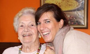 Foto Betreuerin mit Senioren