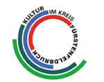 Logo mit vier angedeuteten Kreisen in Rot, Blau, Schwarz und Grün.
